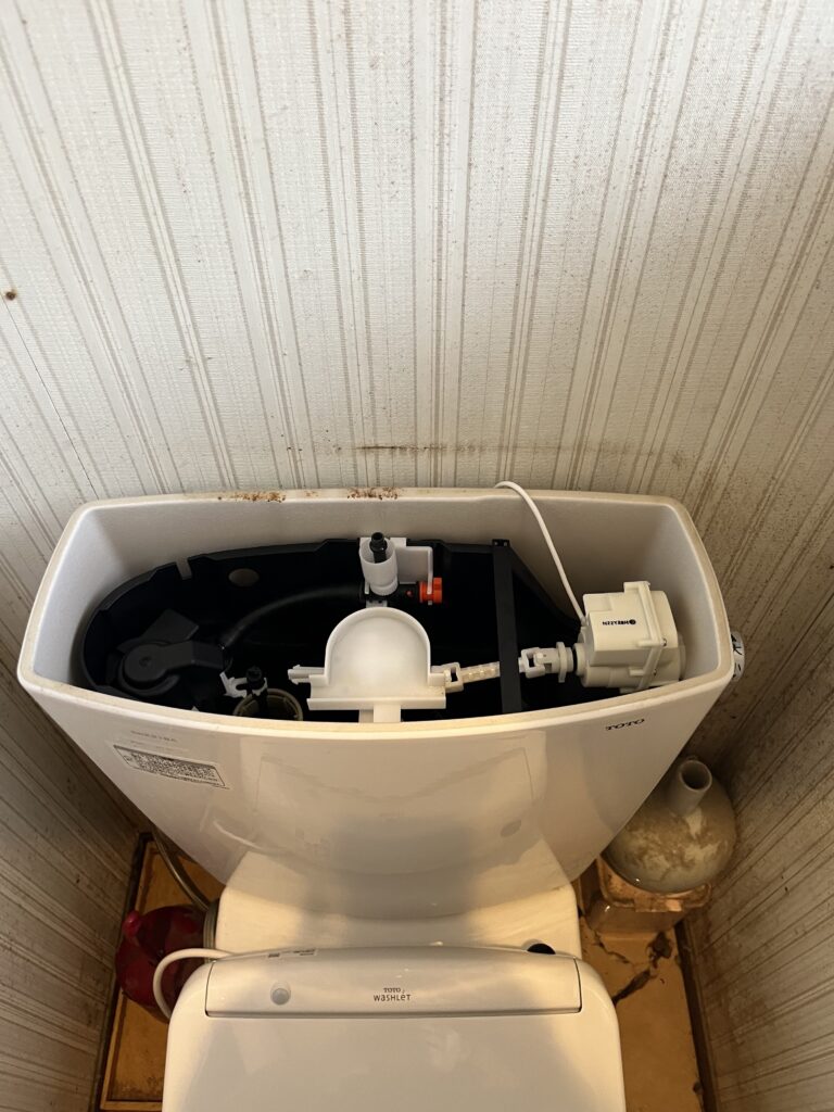 自動洗浄ユニットと便座を繋げることによってオート洗浄が可能になります。