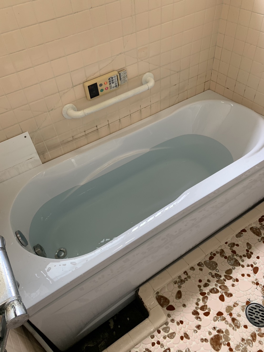 水戸市城東で足を伸ばせる浴槽への入替工事をしました