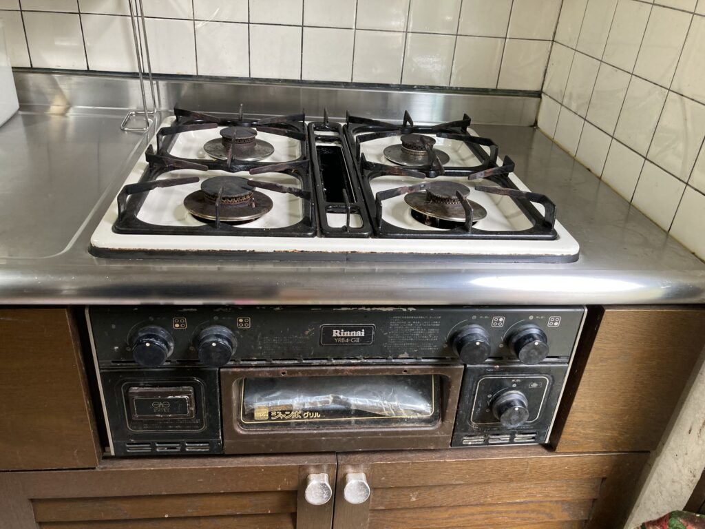 年代物のビルトインコンロです