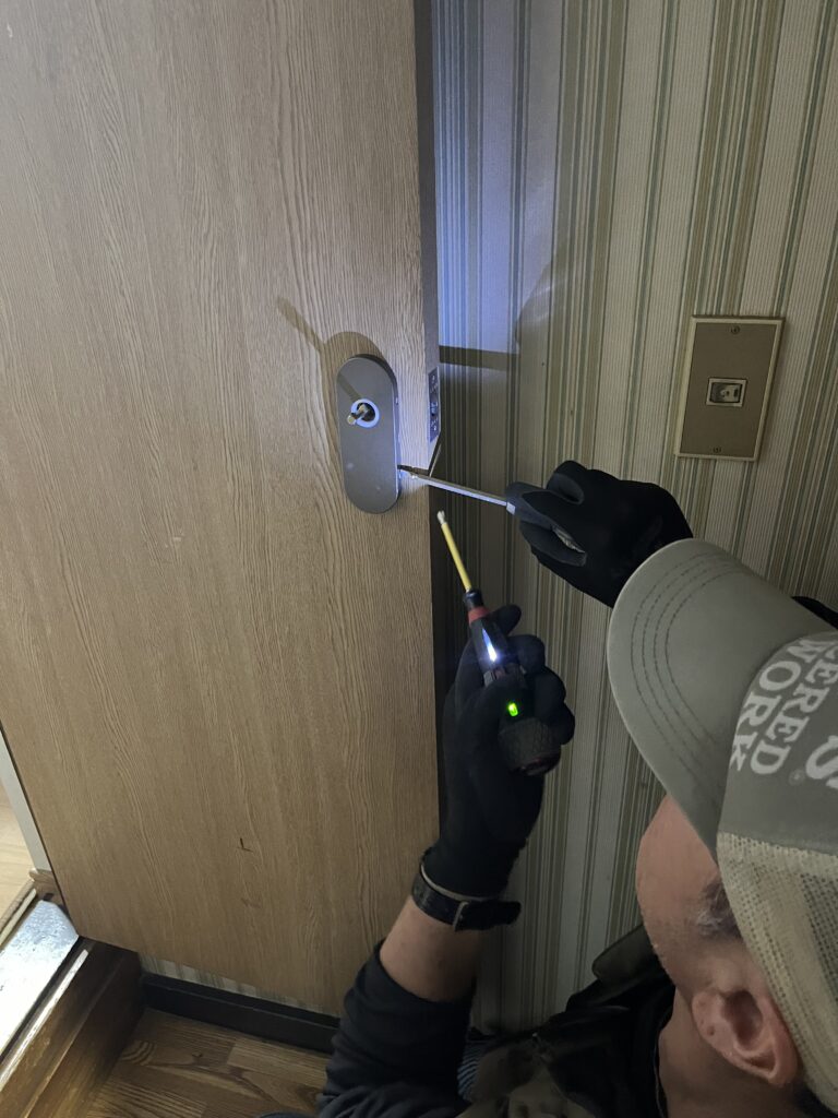 カバーを外します。