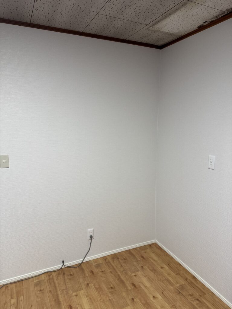 壁・床の施工完了後、クロス工事を行います。