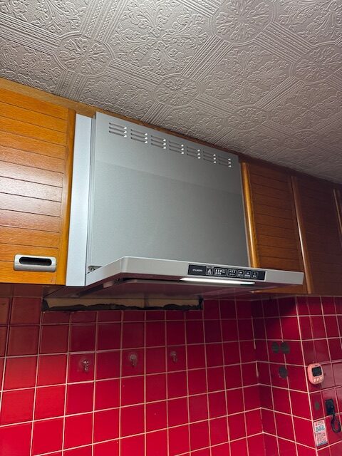 水戸市堀町　特殊サイズのレンジフードを造作加工して交換しました