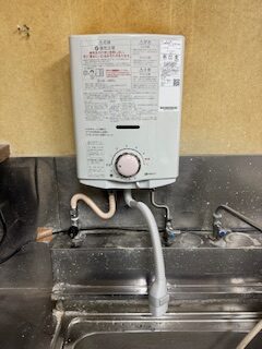 水戸市渡里町　歯科技工所兼自宅で使用する台所湯沸器の交換　