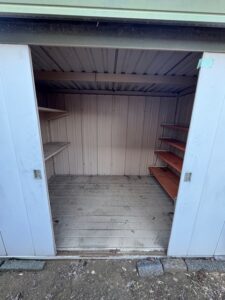 施工中　倉庫内部　