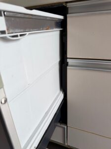 施工中　既存食洗器取り外し