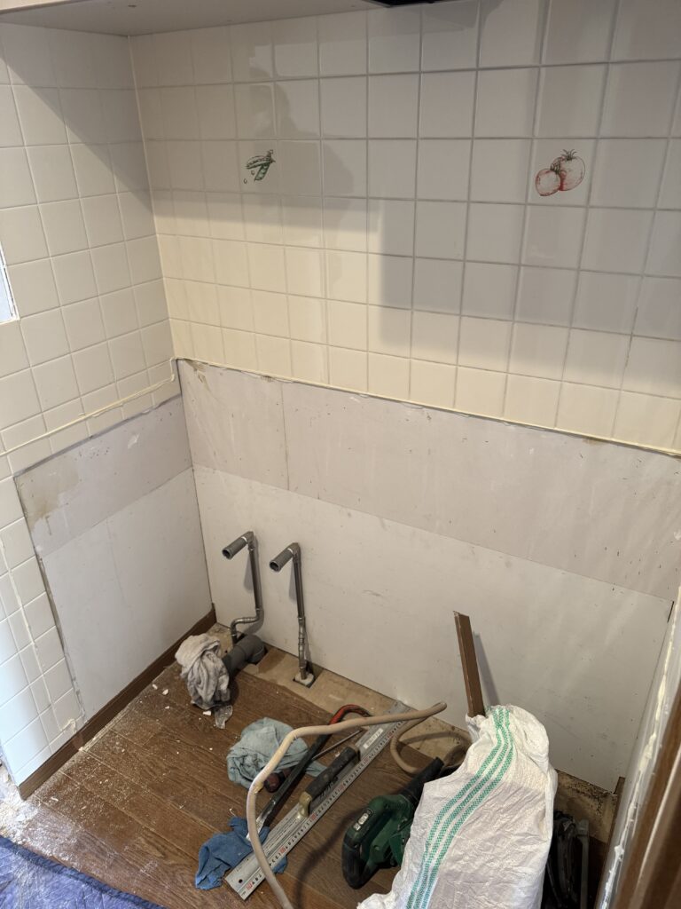 まずは本体を壊していきます