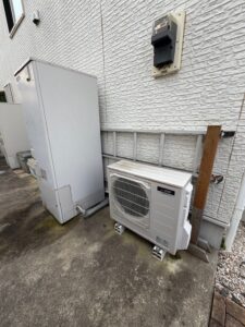 施工前　微量の漏水でコンクリートが濡れています