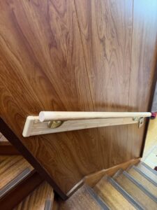 施工完了　体重をかけてがたつき、ぐらつきがないかしっかりと確認をします