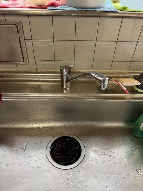 水戸市大塚町にて台所水栓の交換工事を実施いたしました（上面施工タイプの採用）