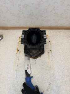 施工中 既設のフランジを切断します