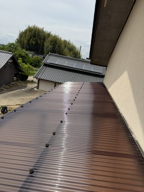 水戸市上国井町にて、ベランダ屋根（波板）の交換工事を行いました