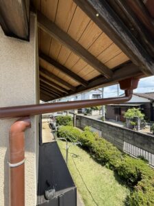 施工中　竪樋の配管状況