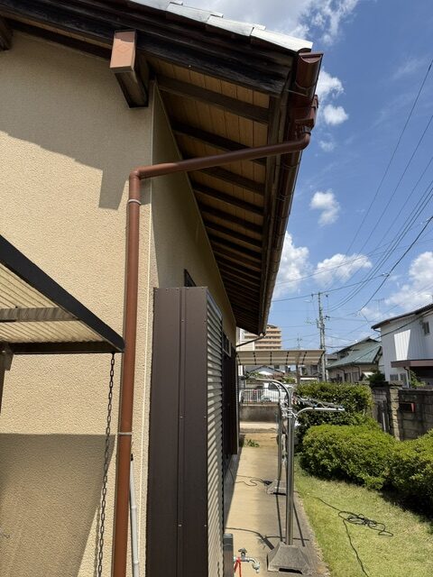 水戸市見和にて、雨樋の詰まり解消と集水器・配管の交換工事を行いました