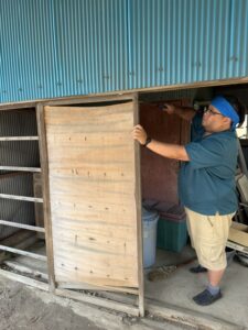 施工中 少し残っていた木の下地を解体します