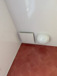 施工前　INAX製のUF-23Aが付いていて異音がしていました