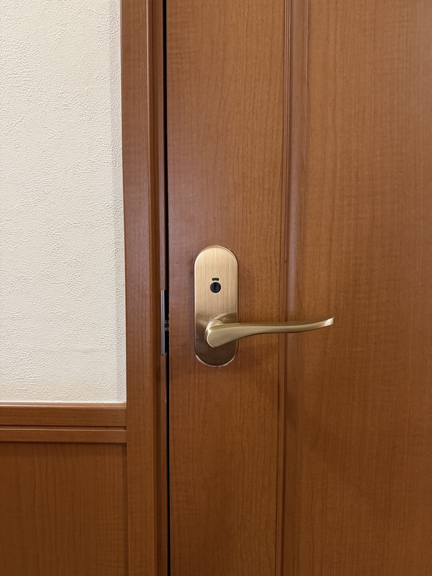 大洗町にて、トイレのドアハンドル交換工事！部品納品までの応急処置も行いました