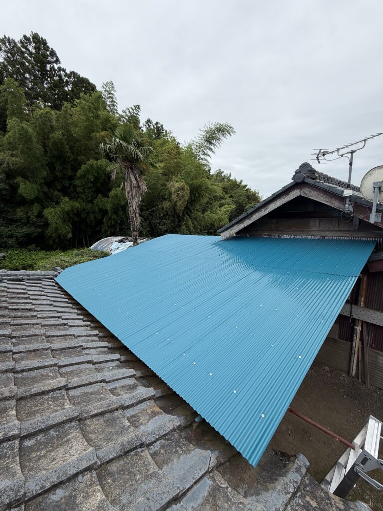 水戸市高田町にて、倉庫屋根の波トタン修繕（上張り）工事を行いました！