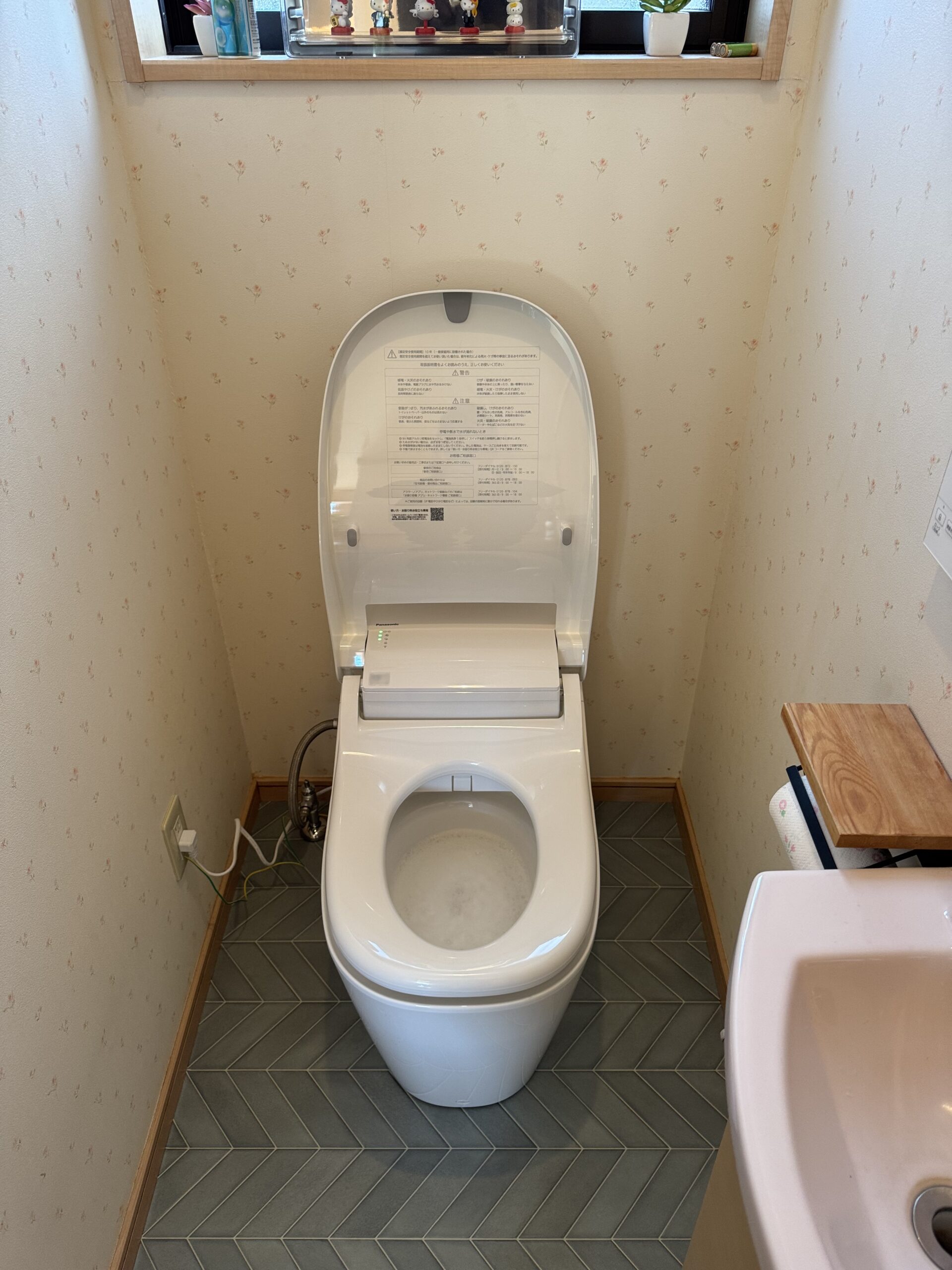 水戸市平須町にて、トイレ交換（アラウーノ）と床の張替え工事を行いました！