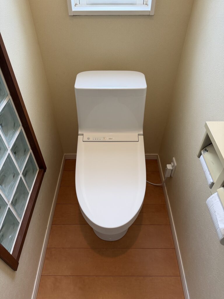 水戸市見川町にてトイレ交換工事！老朽化したネオレストから、お手入れラクラクなTOTO「ZJ1」へ