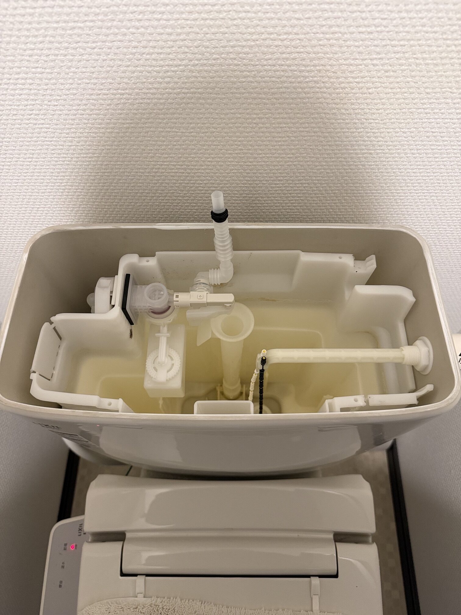 水戸市小吹町にてトイレ水漏れ修理！マンション管理会社様からのご依頼でタンク内部品を交換